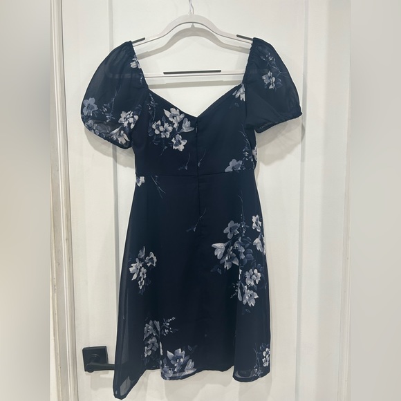 Le Chateau Navy Floral Sweetheart Dress. New Condition. So beautiful on! - Picture 2 of 4